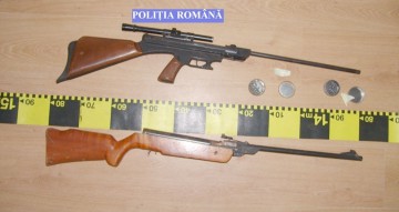 Trei arme şi 100 de alice, ridicate de poliţişti
